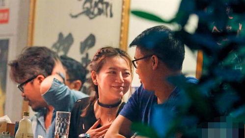 眼镜男吃瓜爆料