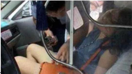 女生强奸男生视频,女生涉嫌强奸男生，视频曝光引发社会关注