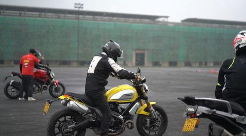 摩托车教学视频,新手入门必备技巧解析