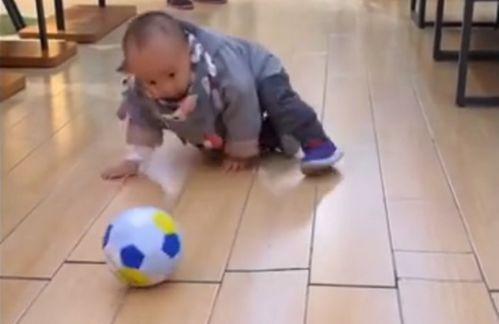 小孩走路视频,从蹒跚学步到自信迈步的可爱历程