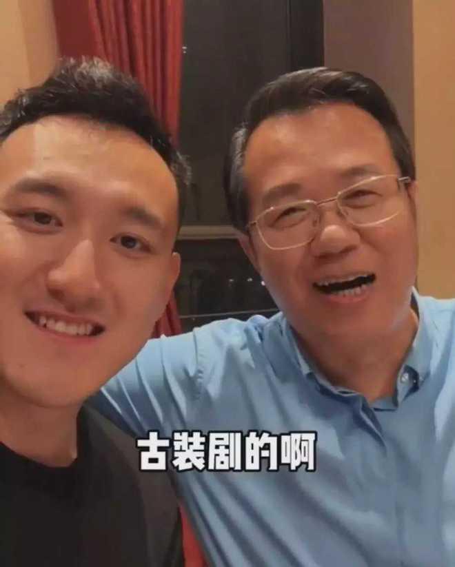 男星吃瓜爆料视频播放网站,热门视频网站背后的秘密大公开