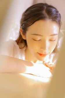 亲脚视频,亲子互动的温馨瞬间