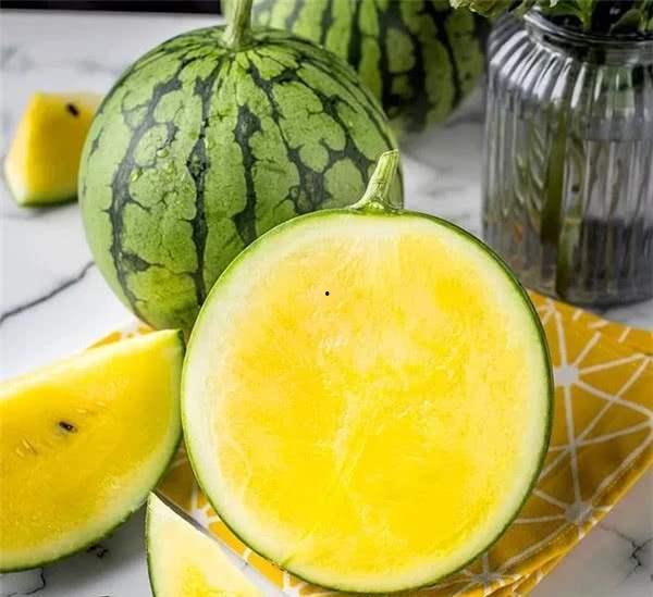 绿皮白瓤瓜黑籽可以吃吗,揭秘可食用之谜