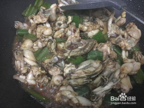 爆炒田鸡的做法视频,色香味俱全的快手佳肴制作教程