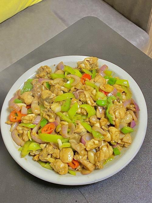 爆炒田鸡的做法视频,色香味俱全的快手佳肴制作教程