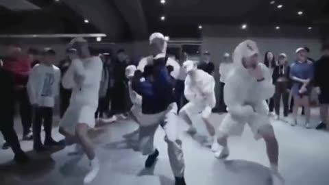 男跳舞视频,揭秘男性舞蹈视频中的风采瞬间