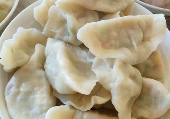 包水饺视频,轻松学会传统美食制作技巧