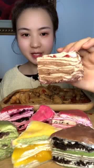 吃蛋糕视频,跟随镜头一起品尝美味蛋糕