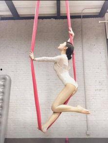 空中瑜伽视频,轻盈飞翔，身心合一的空中之旅